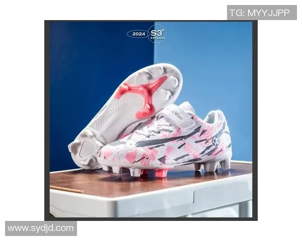 穿着碎钉足球鞋的球星女性风采 穿着碎钉足球鞋的球星女性风采