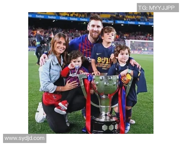 《梅西传奇:逆风飞扬的足坛巨星成长史与荣耀之路》 《梅西传奇:逆风飞扬的足坛巨星成长史与荣耀之路》