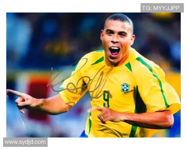 足球界肌肉型男球星:强悍身躯与超凡技术完美结合的运动传奇